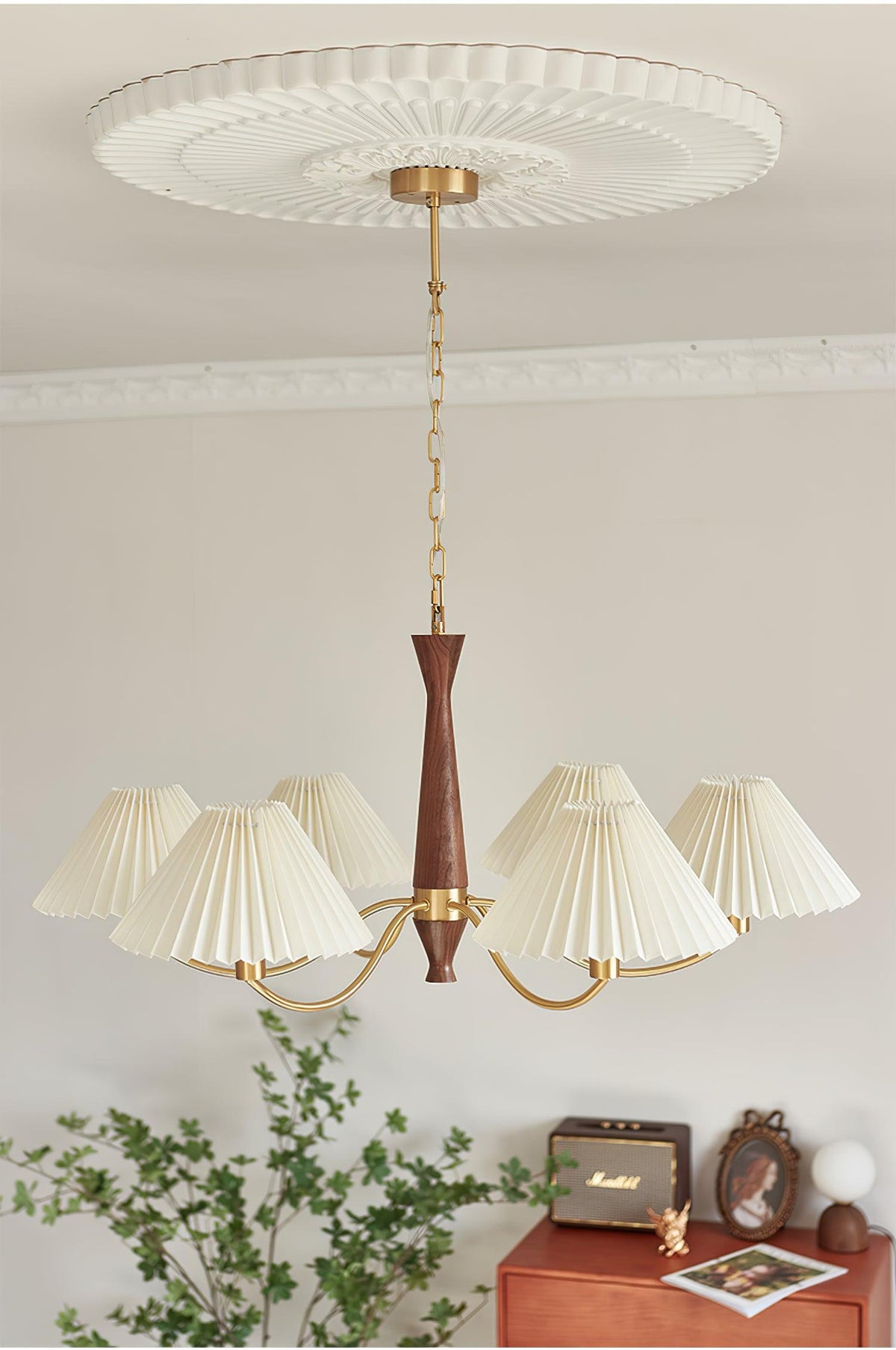 Candelabro Calivine plissado com abat-jours brancos, de meados do século