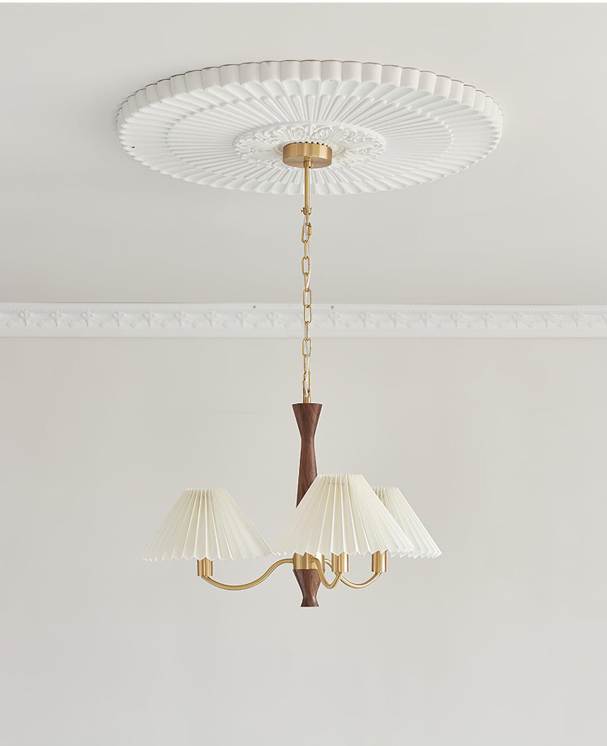 Candelabro Calivine plissado com abat-jours brancos, de meados do século