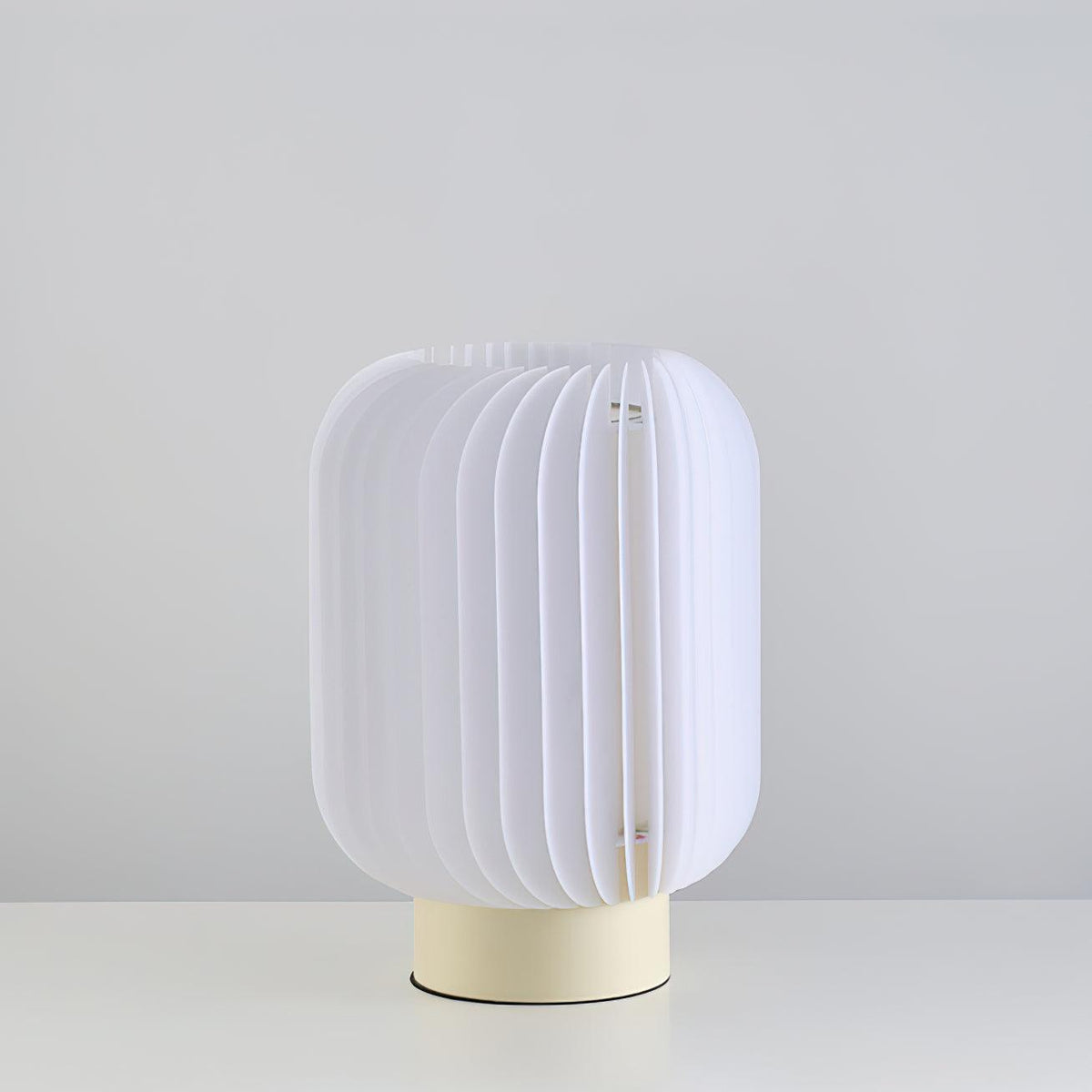 Thal organisk veckad bordslampa