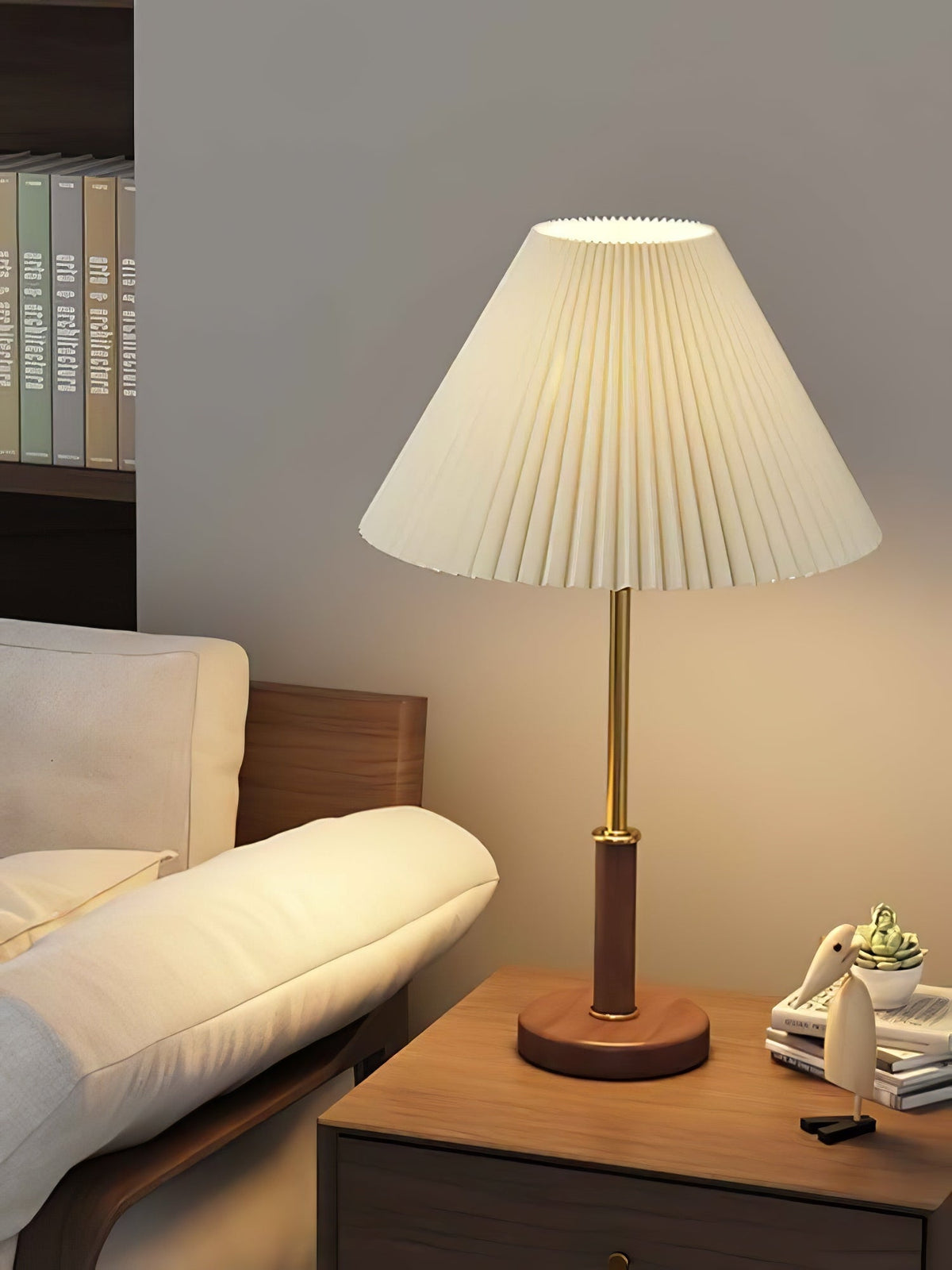 Fiora plisseret bordlampe i valnøddetræ