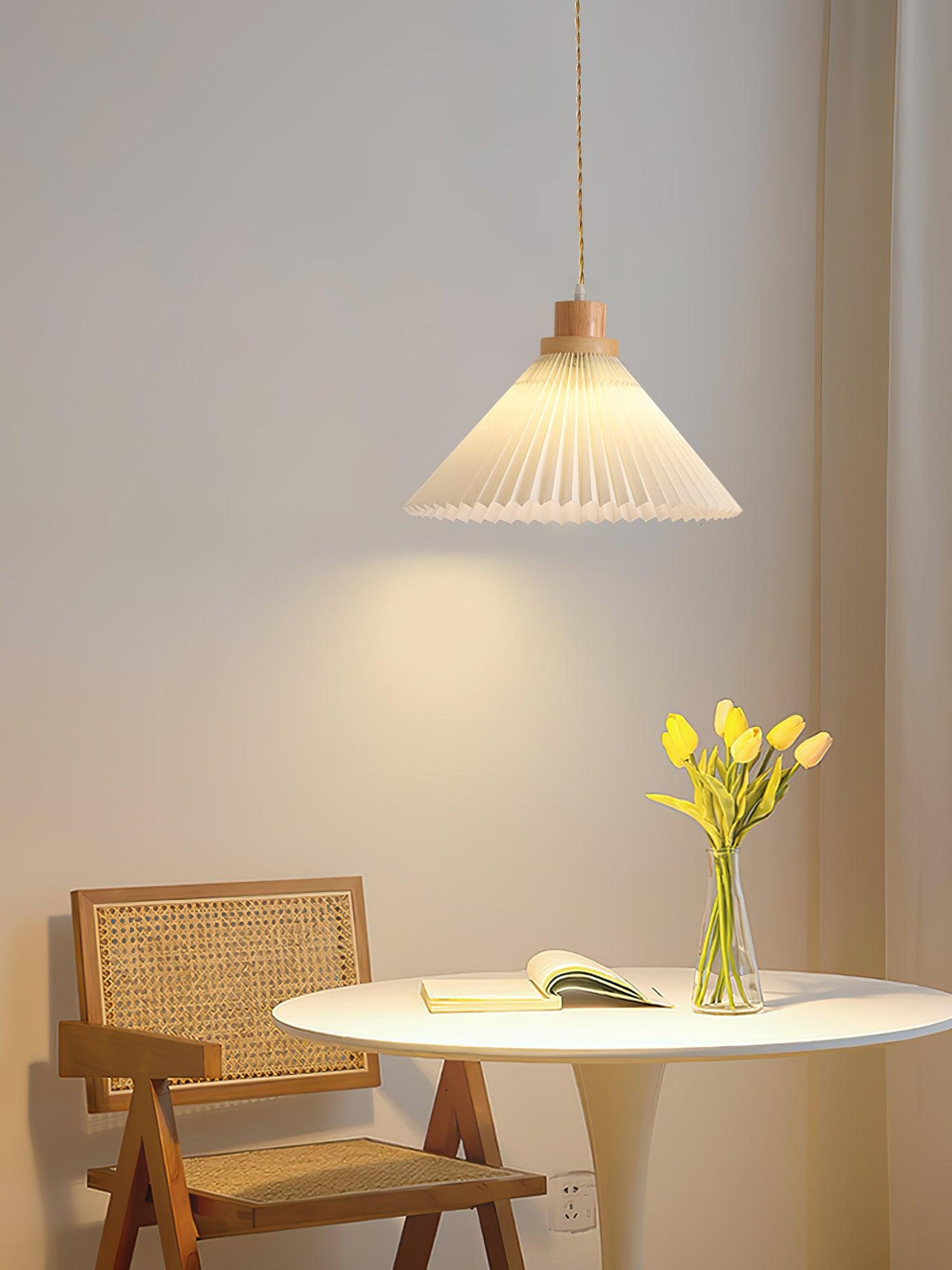 Rinisora modern pendellampa i trä