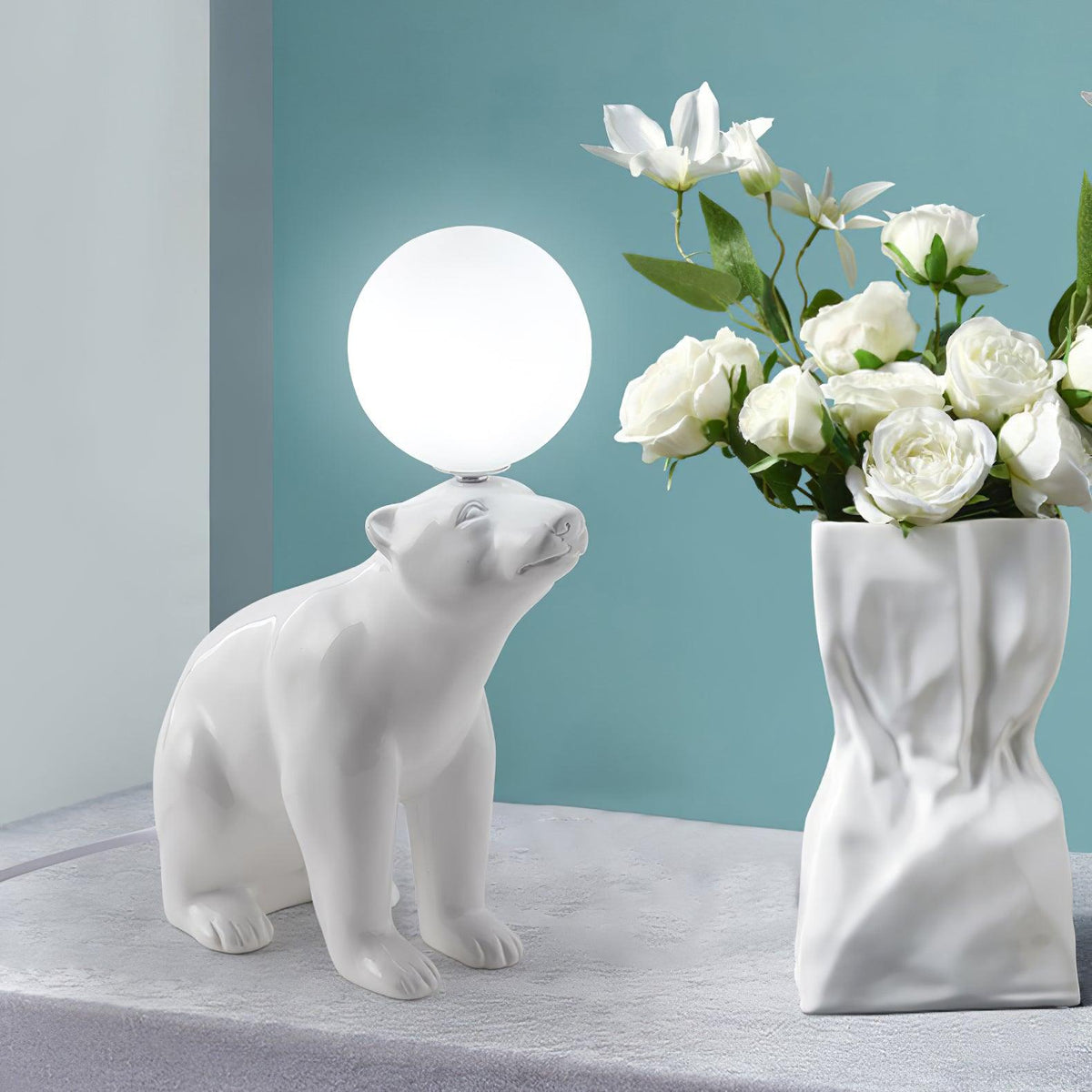Candeeiro de mesa Bellano em resina extravagante