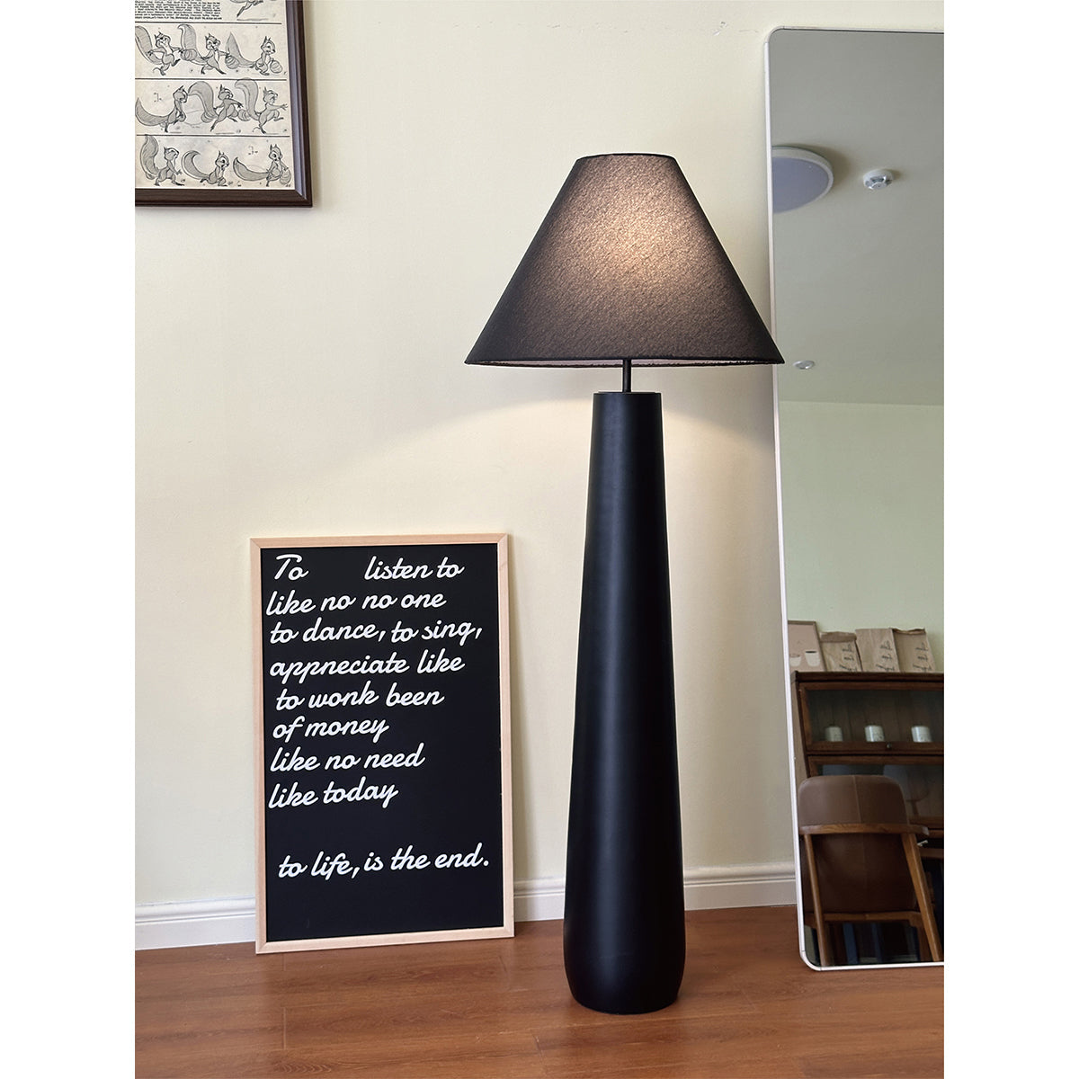 Columnil-hvid gulvlampe