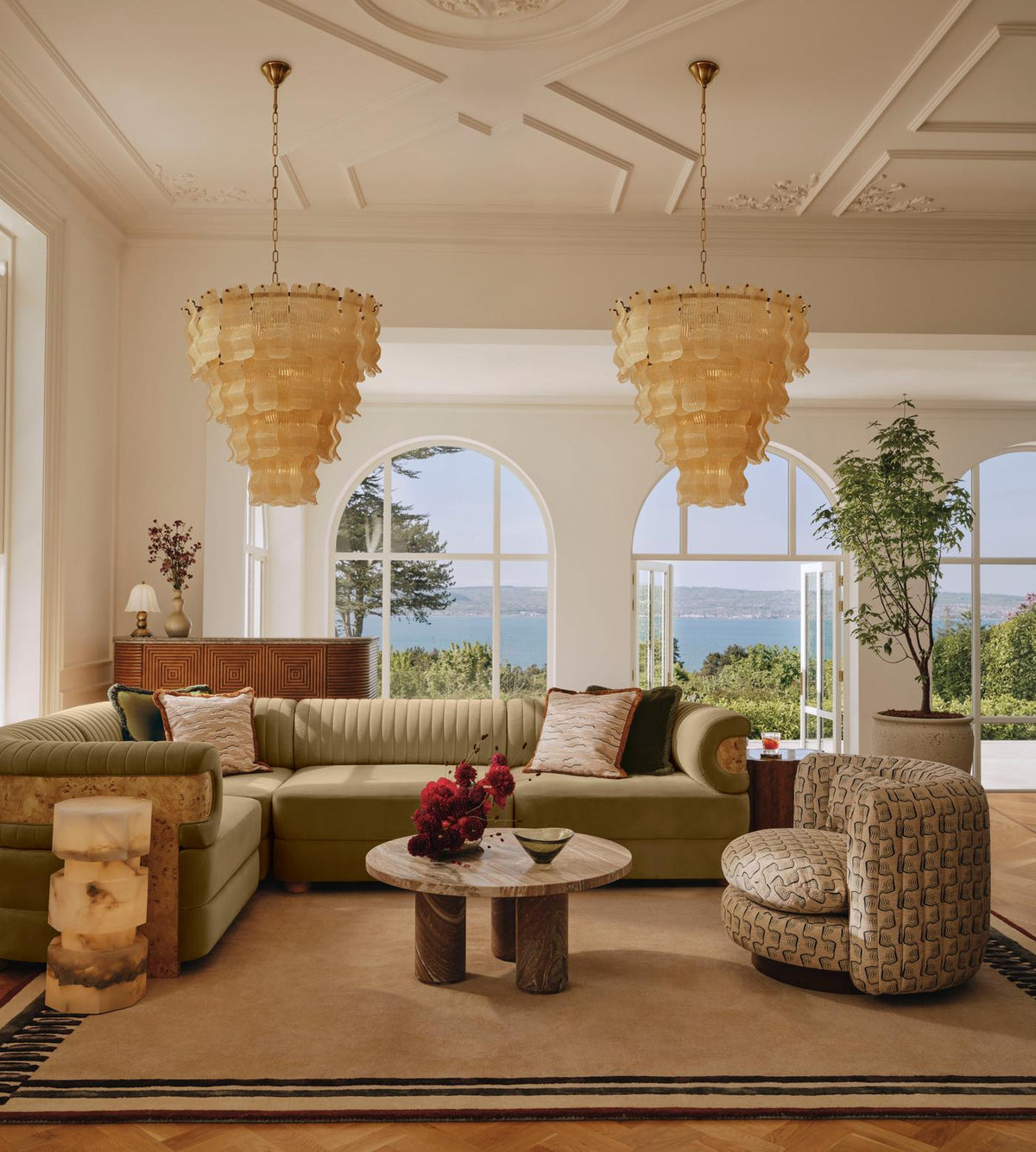 Lustre luxuoso Borzi em vidro amarelo com folhas
