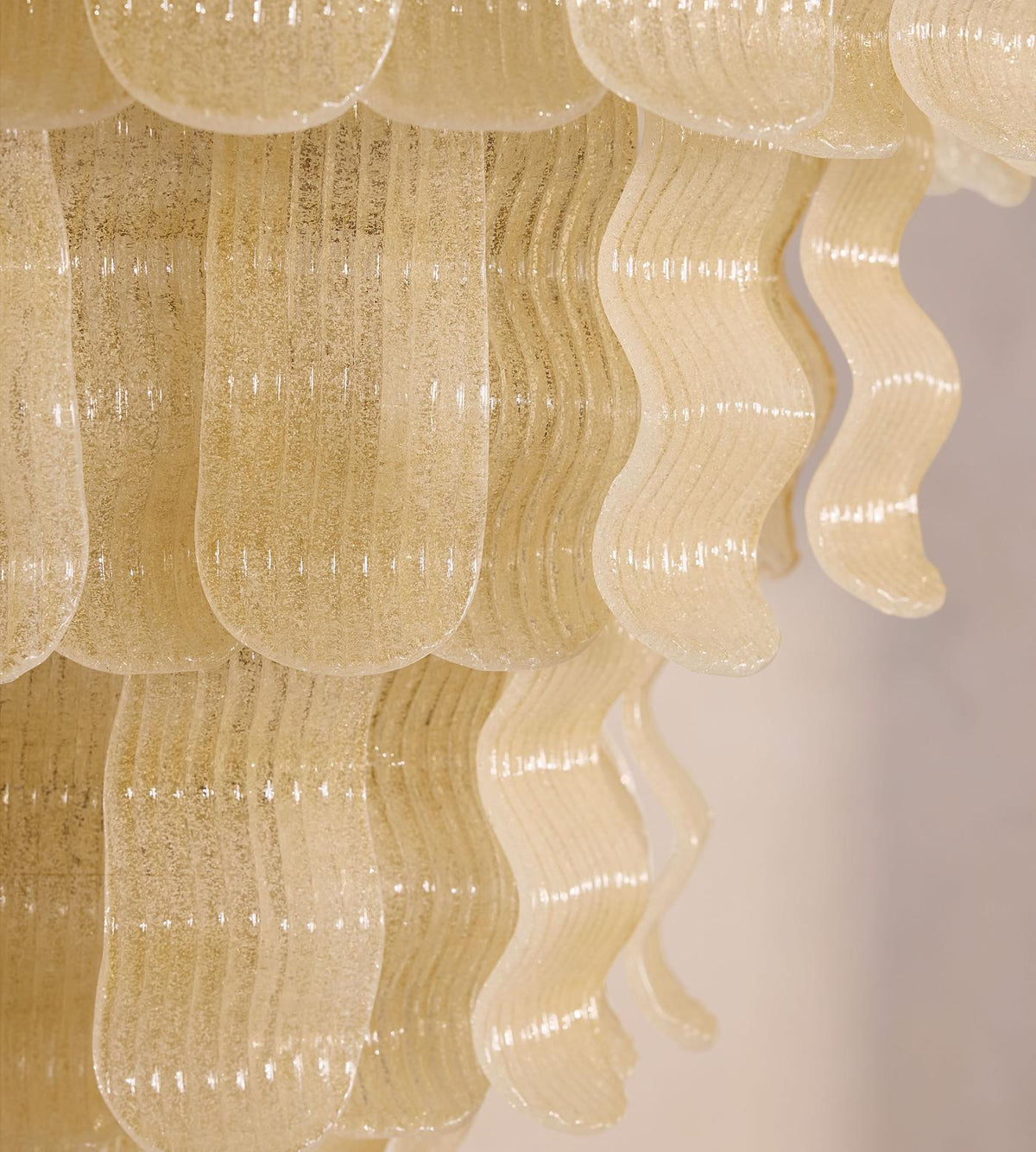 Lustre luxuoso Borzi em vidro amarelo com folhas
