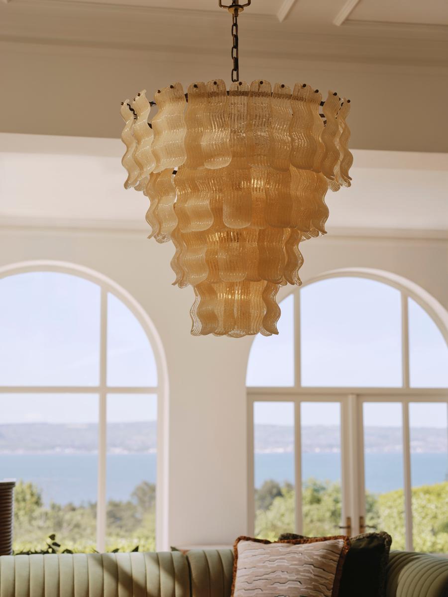 Lustre luxuoso Borzi em vidro amarelo com folhas