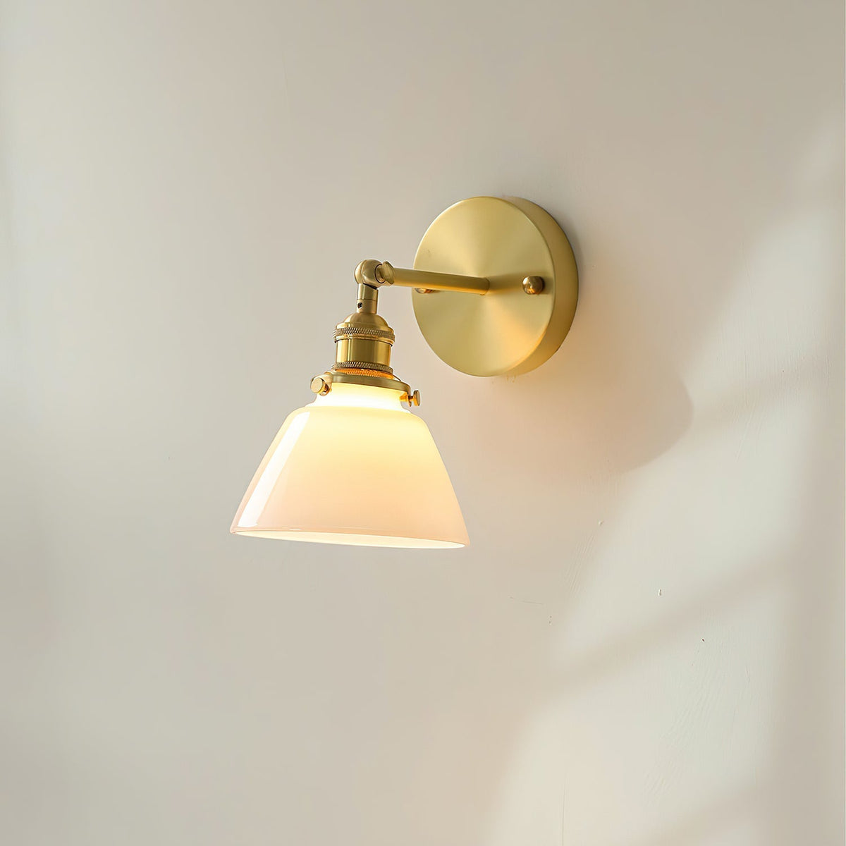 Viraorine vägglampa