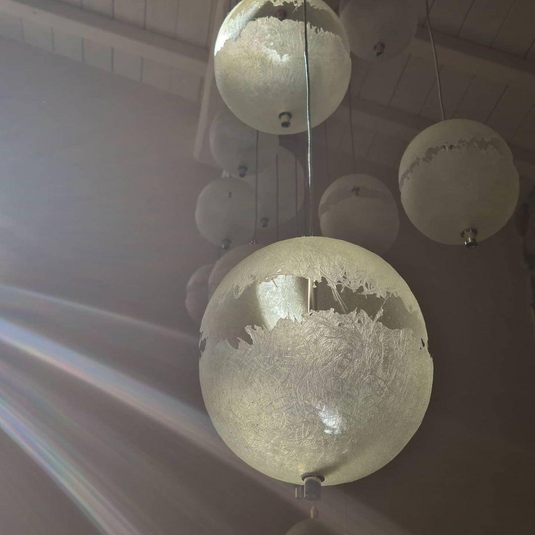 Sel futuristisk pendellampa