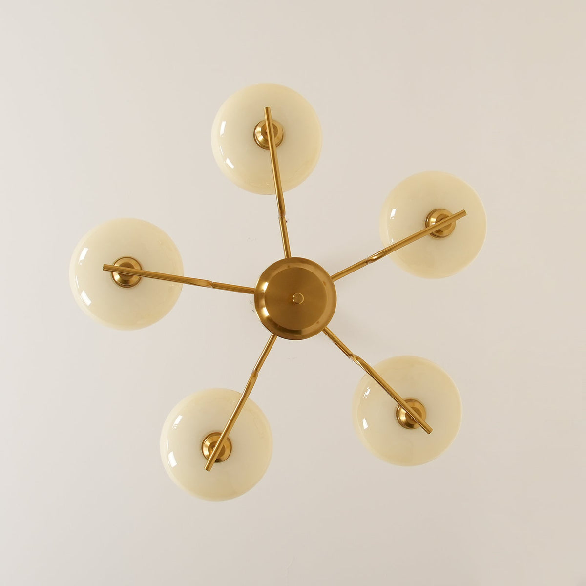 Candy-lysekrone i glas i midcentury-stil