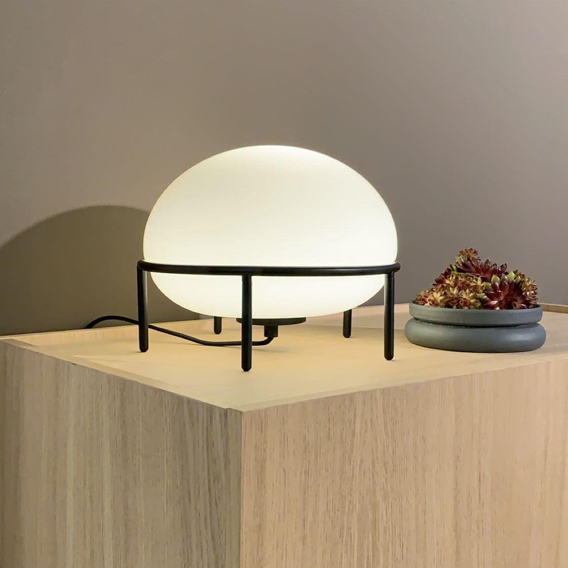 Celestia skulpturel bordlampe