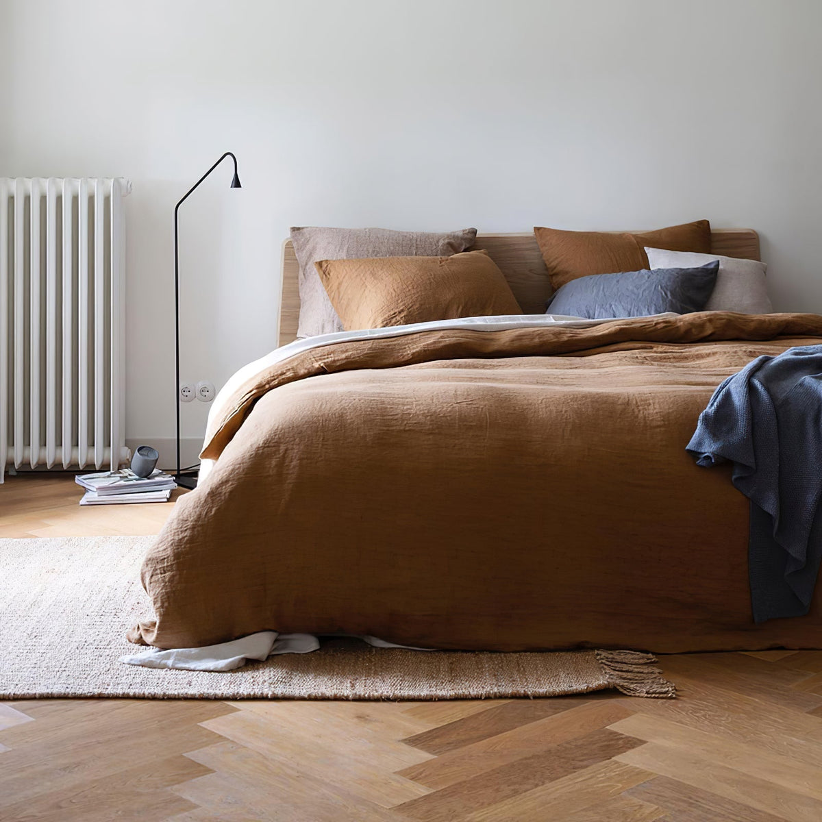 Candeeiro de pé Arc moderno dourado