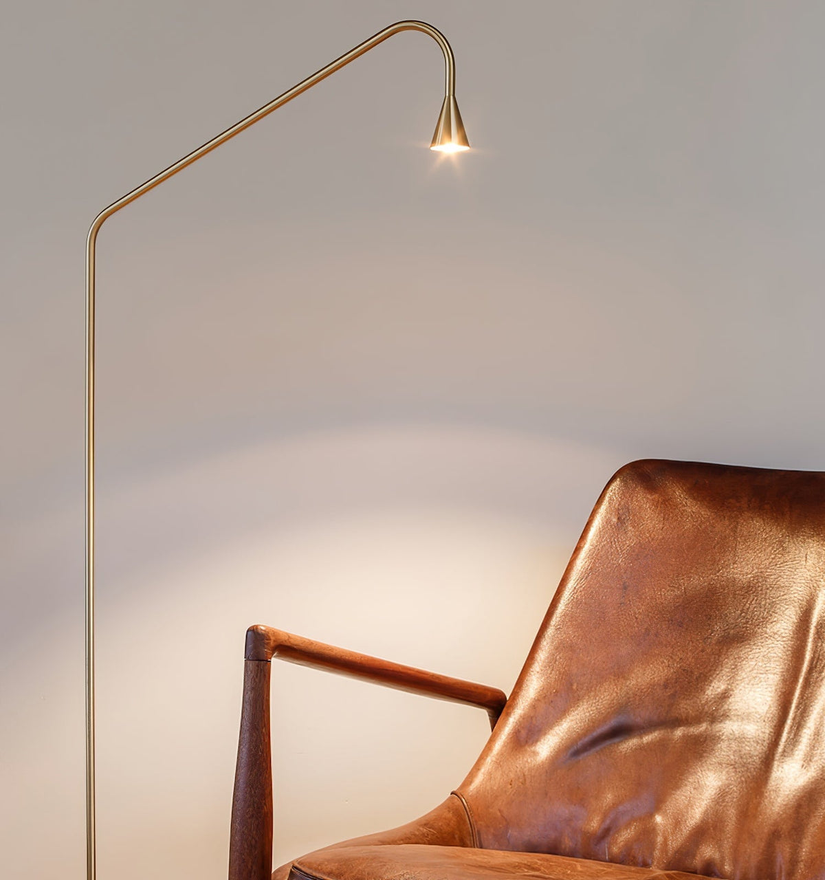 Candeeiro de pé Arc moderno dourado