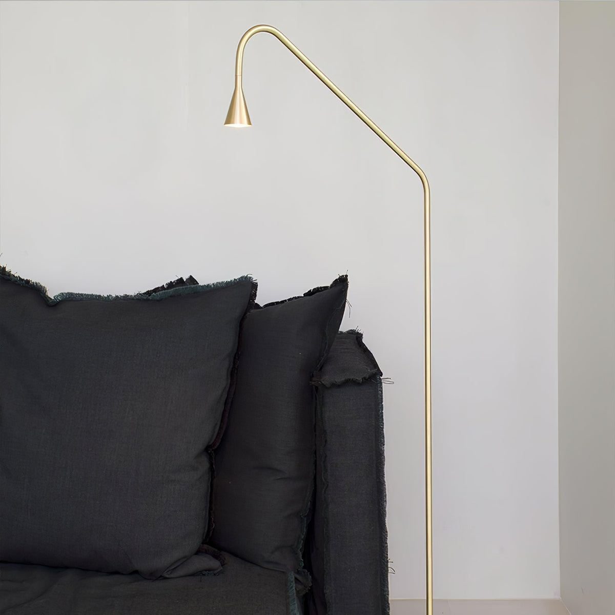 Candeeiro de pé Arc moderno dourado