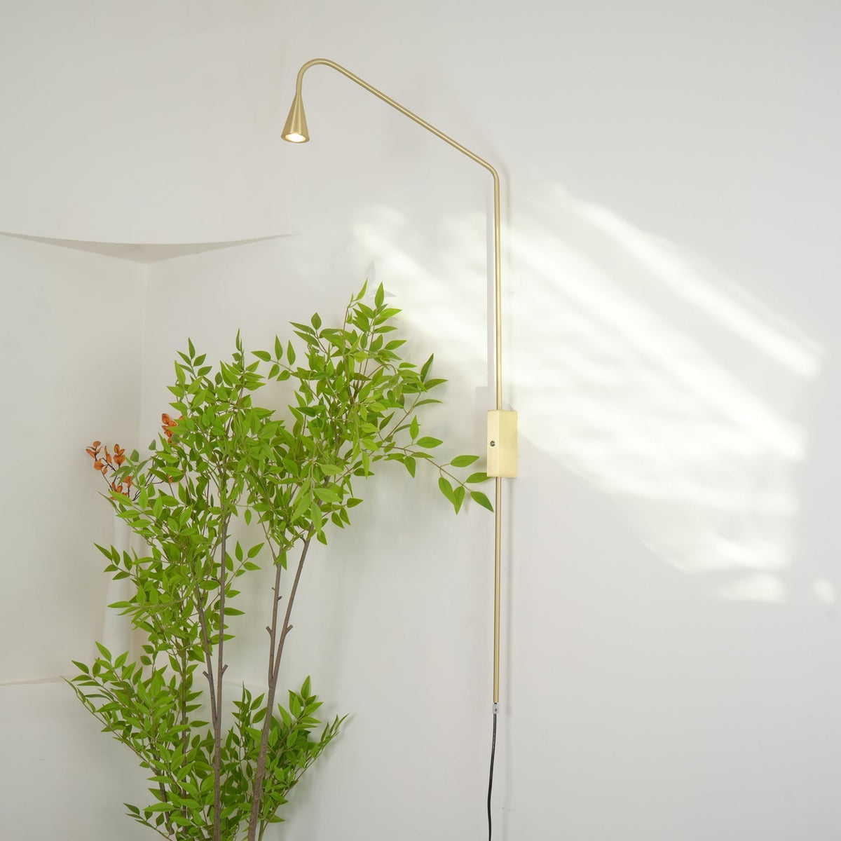 Vesolel-moderni minimalistinen seinävalaisin