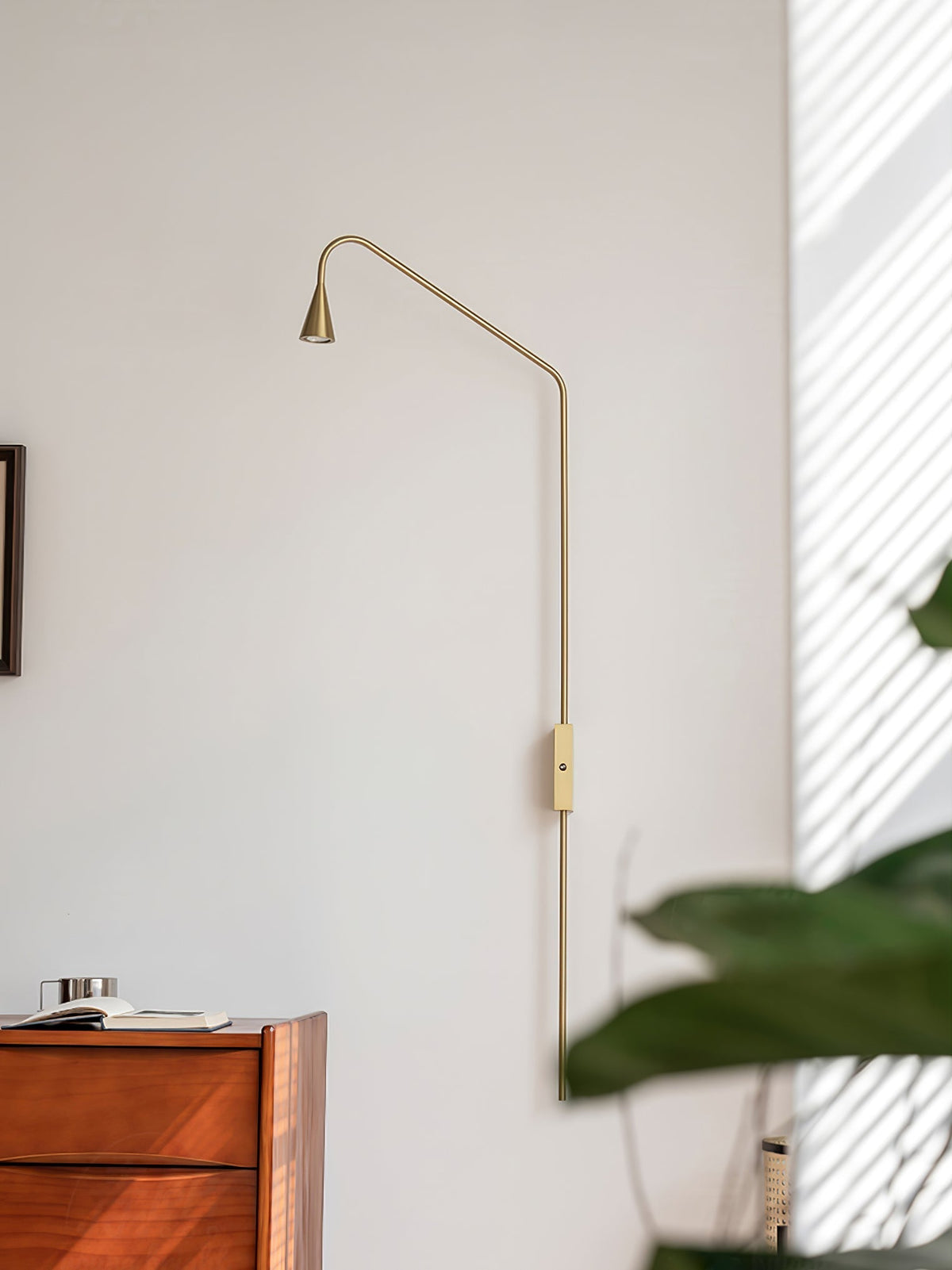 Vesolel-moderni minimalistinen seinävalaisin