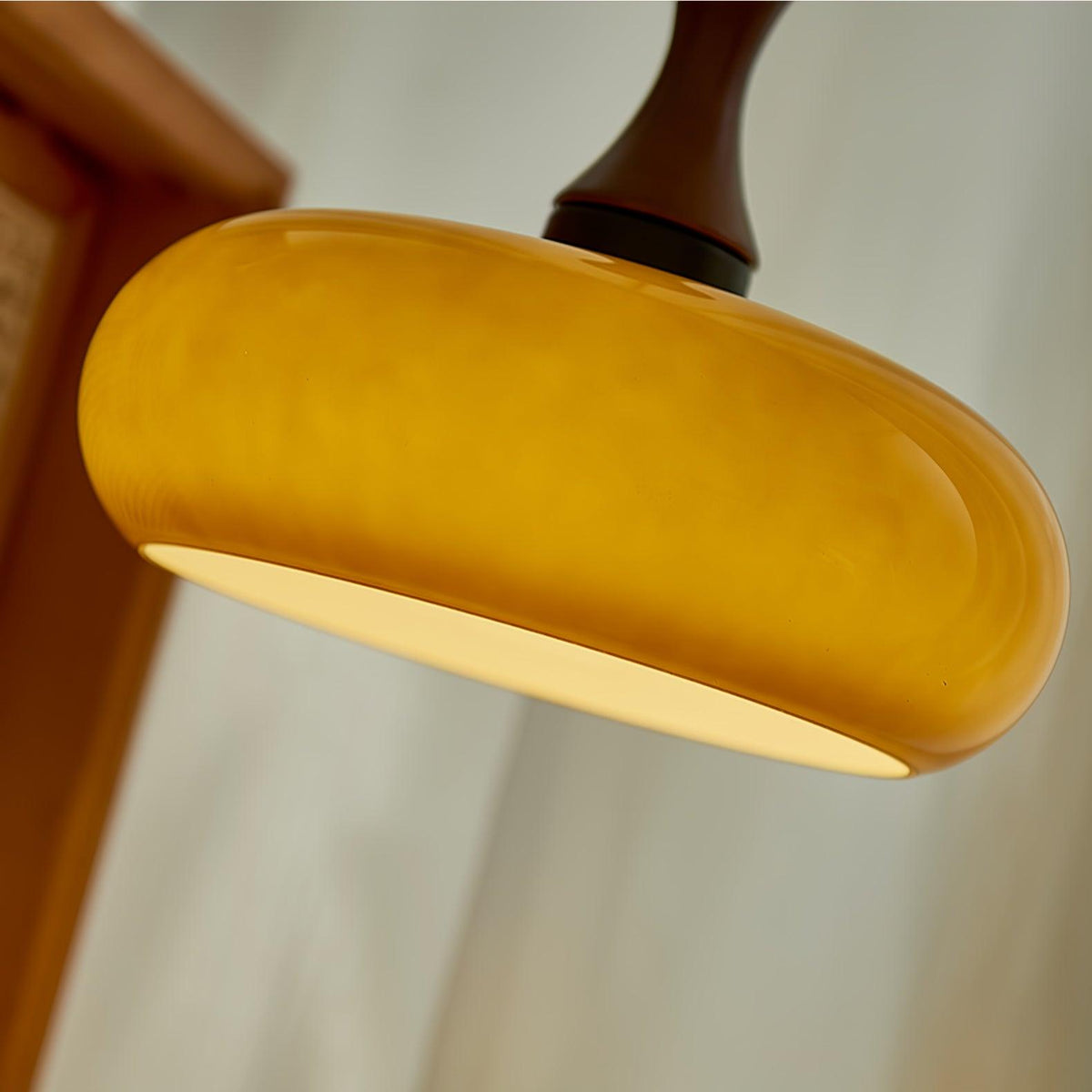 Candeeiro suspenso retro em madeira Cadenza