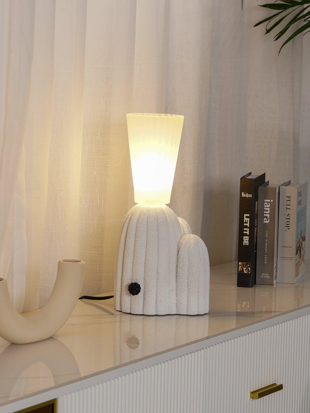 Soreny konstnärlig bordslampa i harts