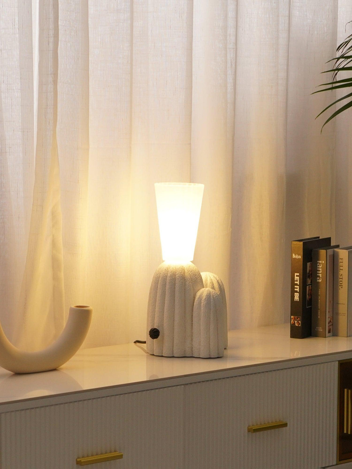 Soreny konstnärlig bordslampa i harts