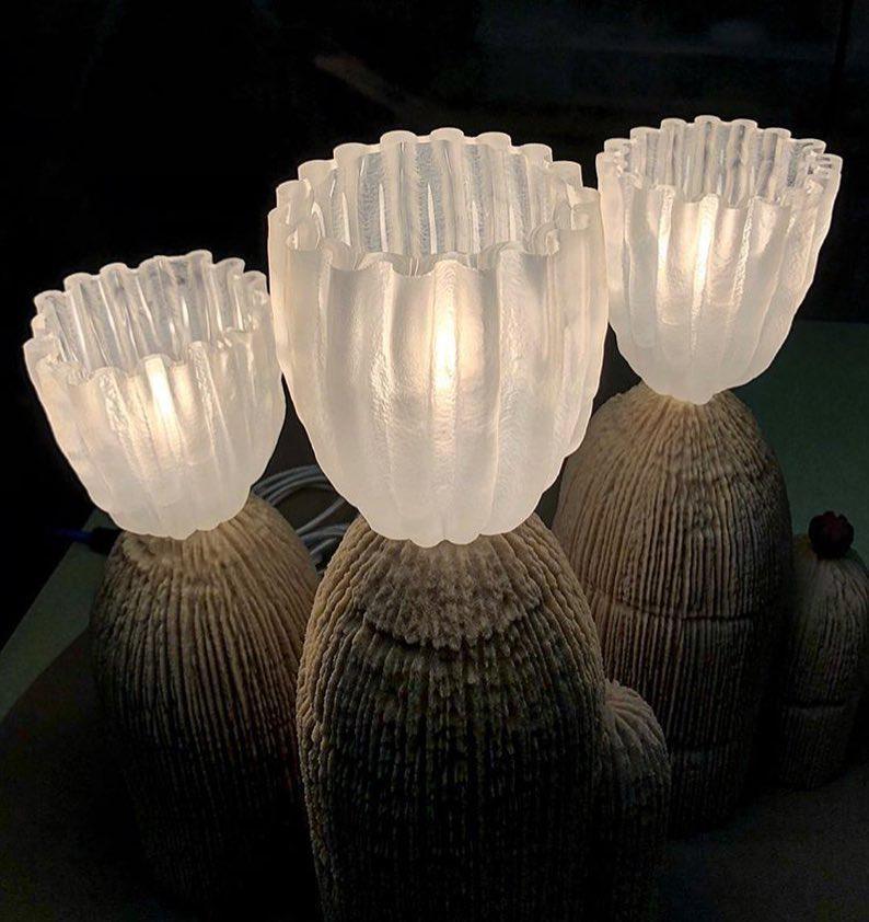 Soreny konstnärlig bordslampa i harts