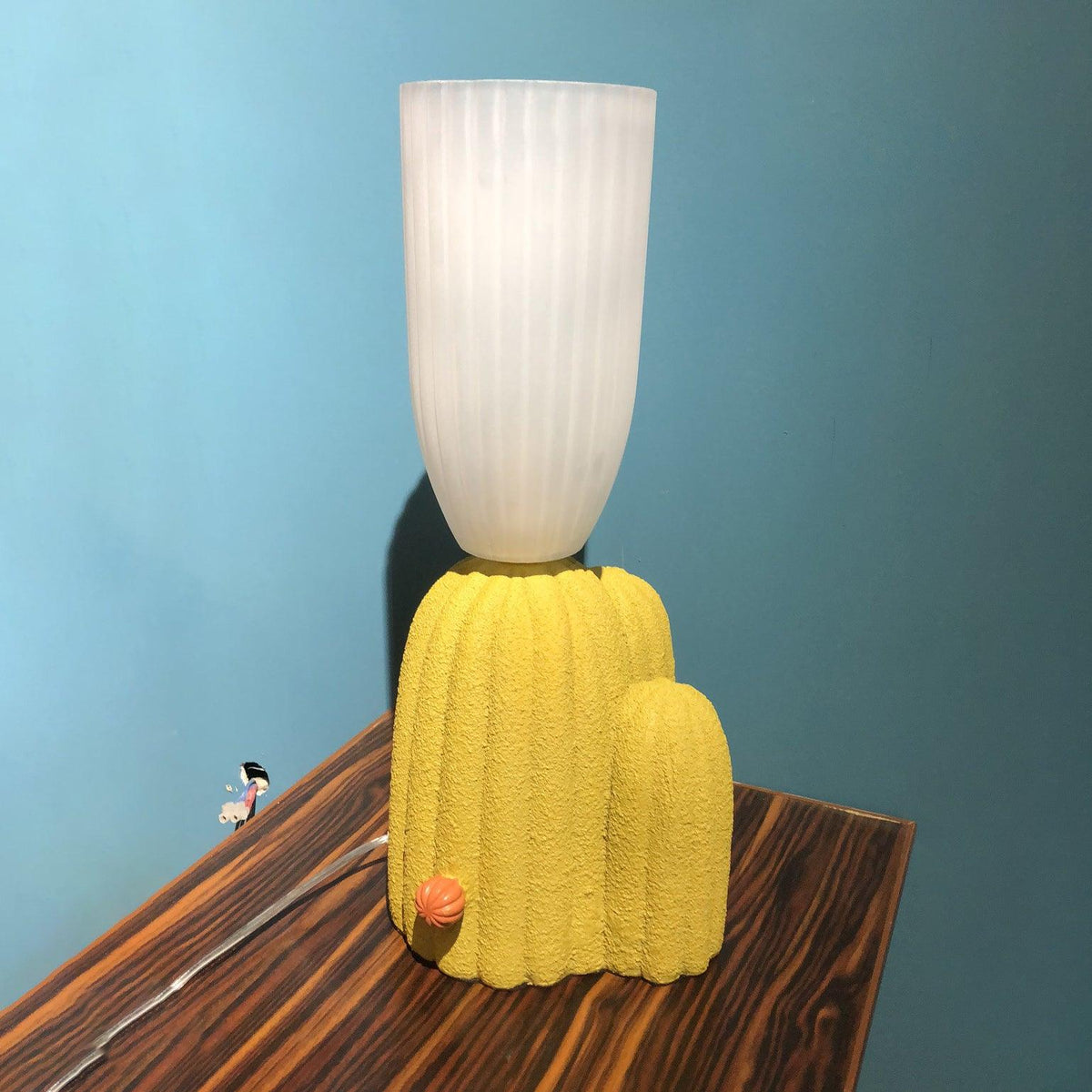 Soreny konstnärlig bordslampa i harts