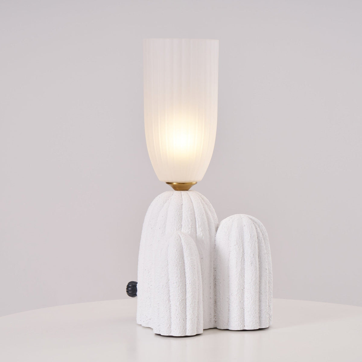 Soreny konstnärlig bordslampa i harts