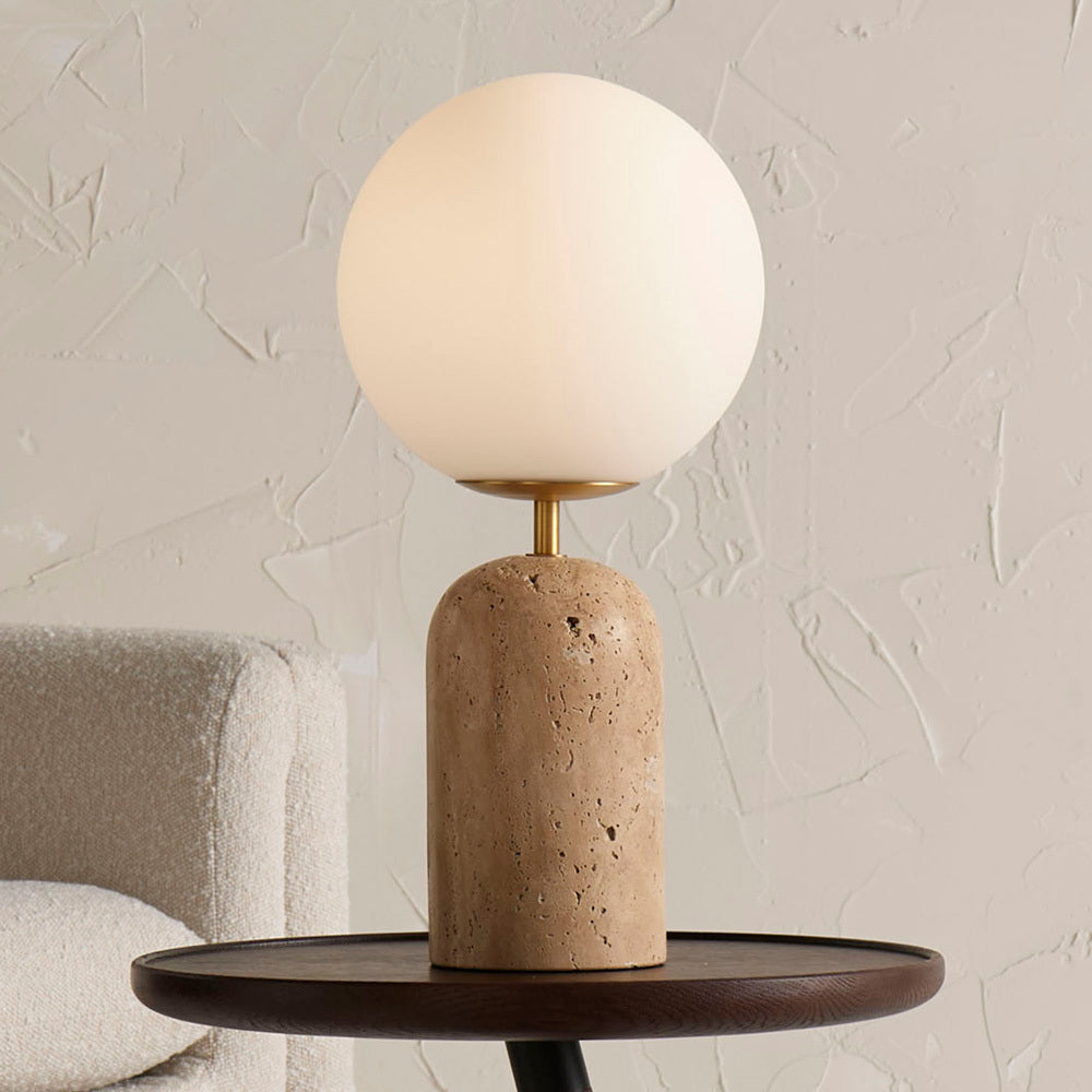 Nuvor-bordlampe i travertin