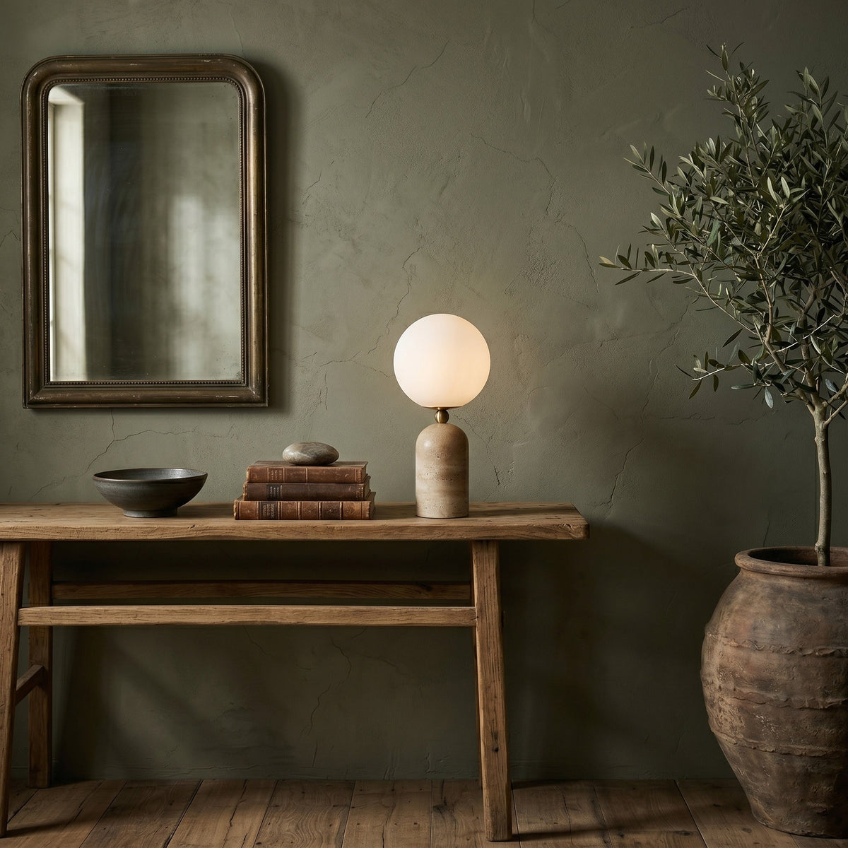 Nuvor-bordlampe i travertin