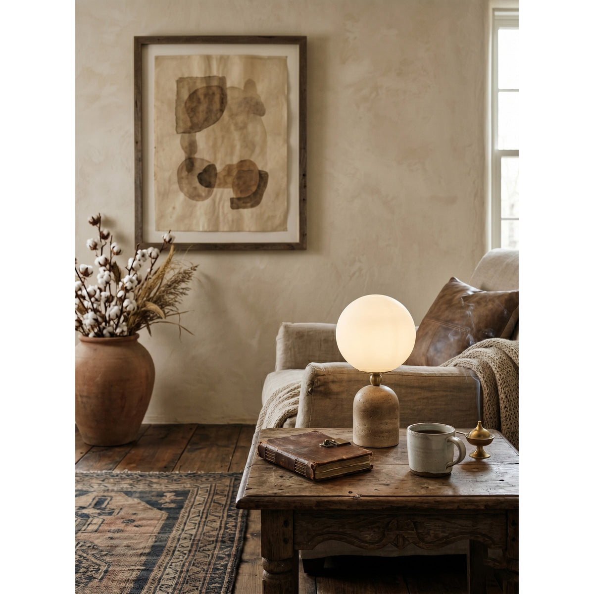 Nuvor-bordlampe i travertin