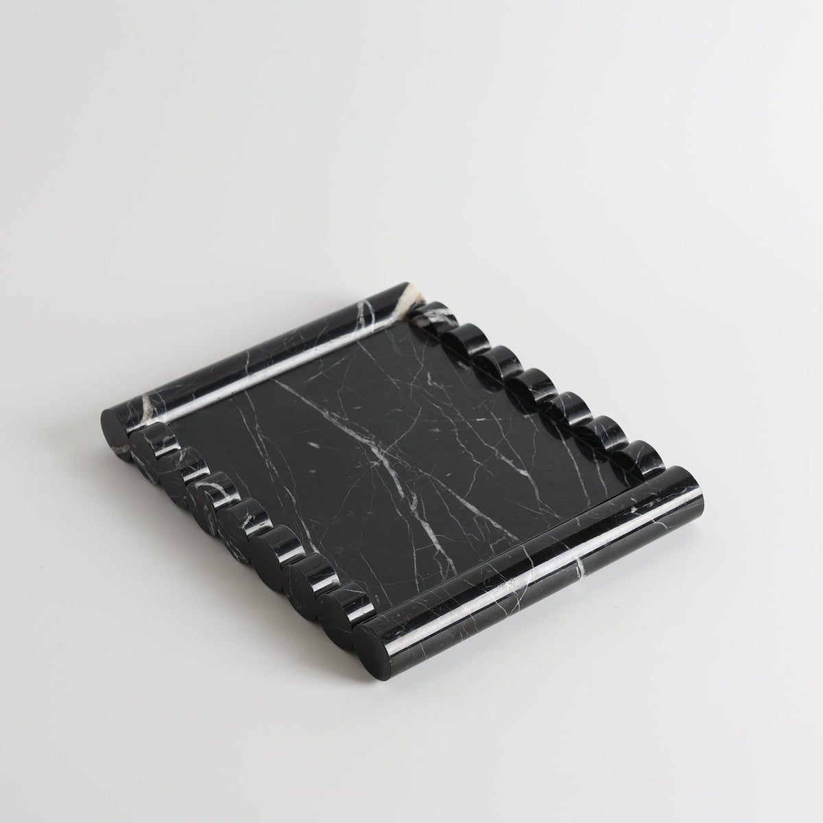 Tabuleiro Wave de mármore Casterhurst