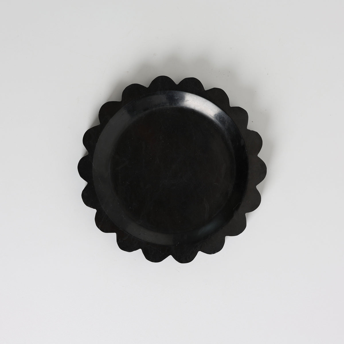 Wexhurst-scallop-reunainen kivitarjotin