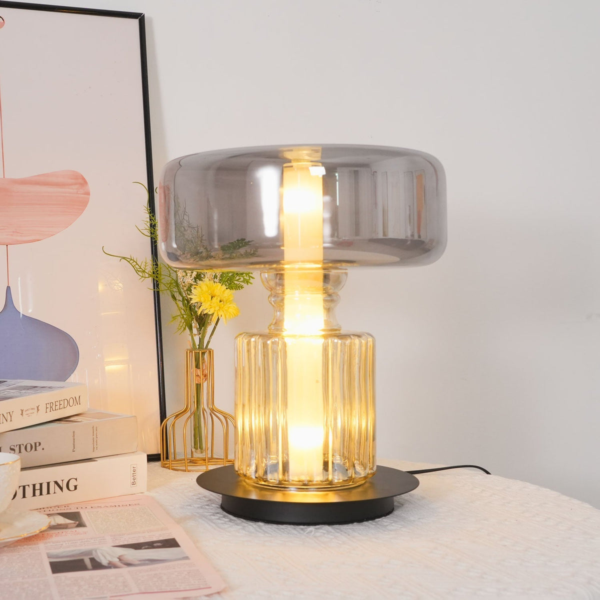 Svora modern bordslampa i glas