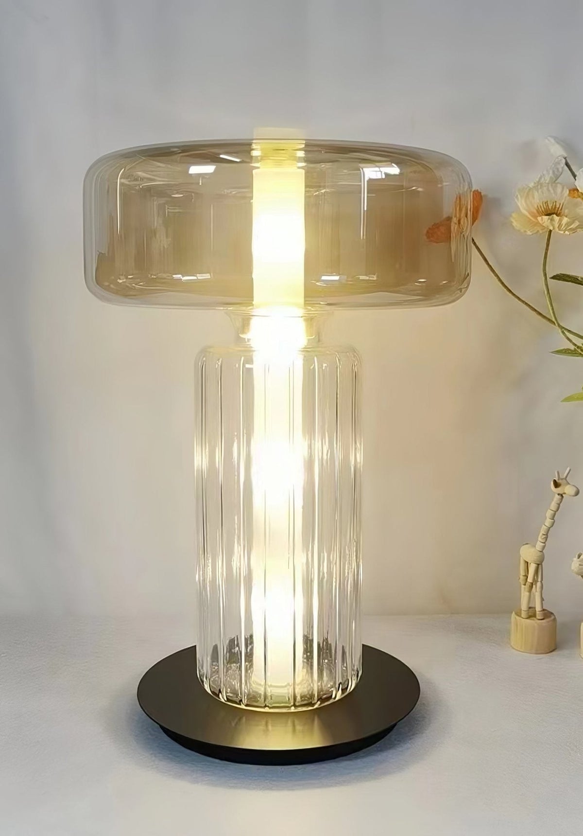Svora modern bordslampa i glas