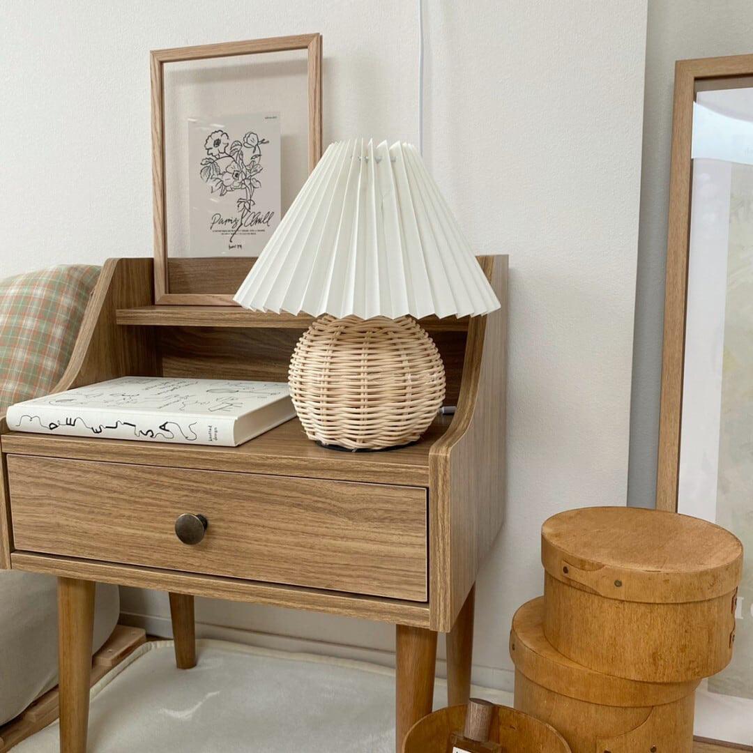 Ravuena borðlampi úr plíseruðu rattan