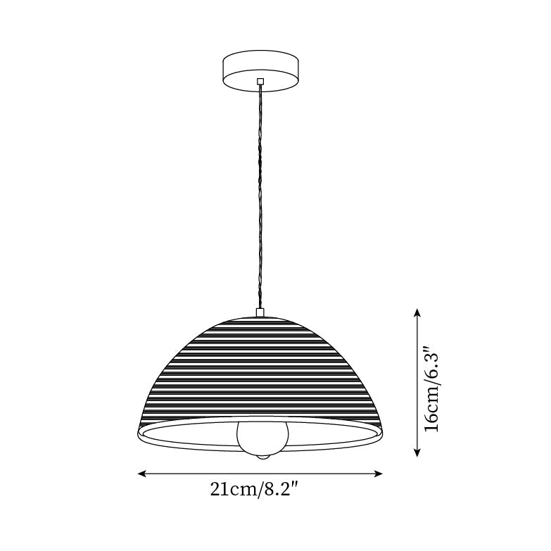 Pendel med rattanskærm og metalstel, kegleformet, naturlig minimalistisk