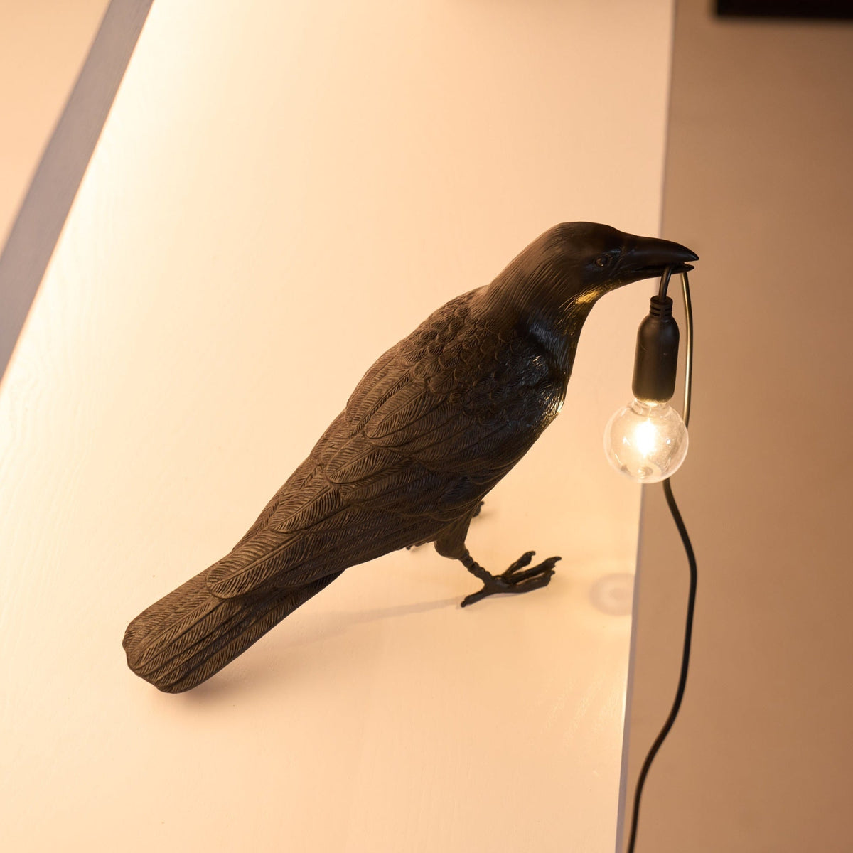 Evon fantasifull bordslampa i harts