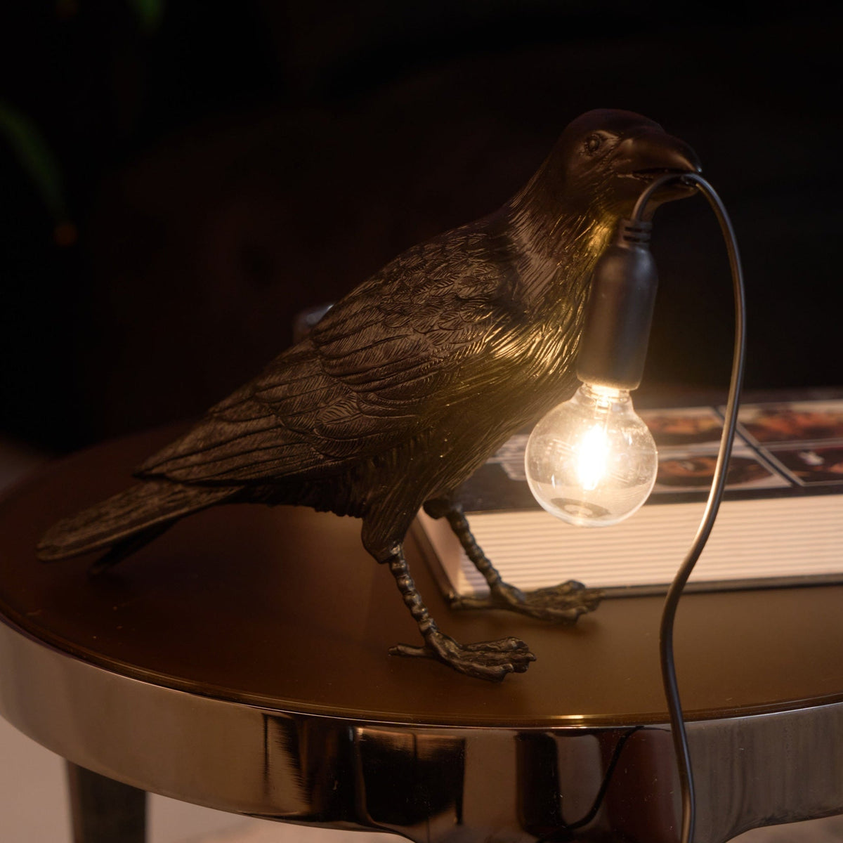 Evon fantasifull bordslampa i harts