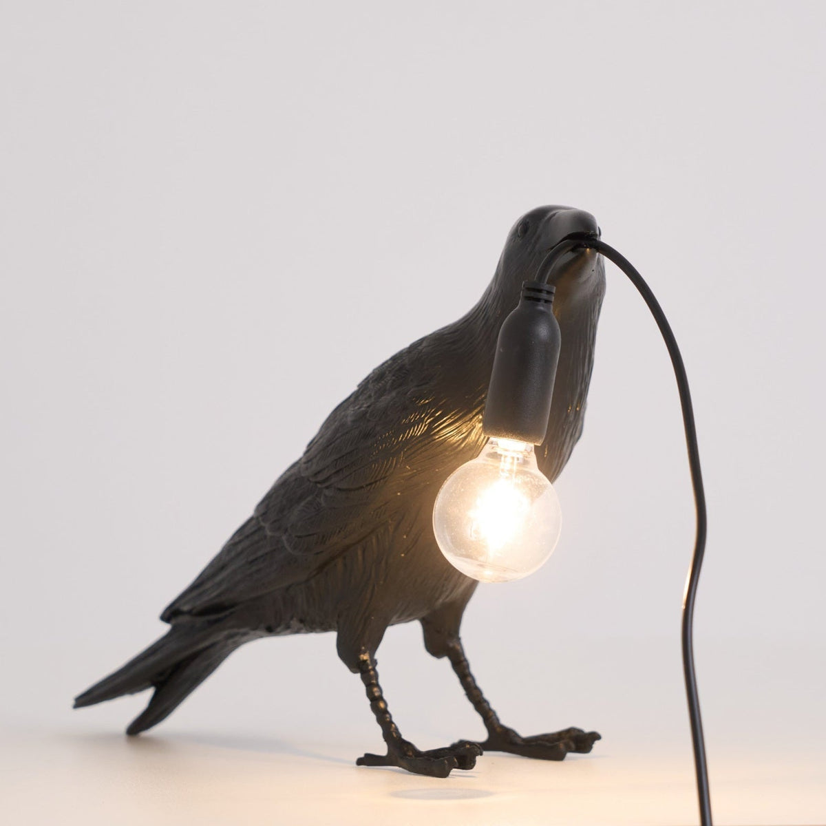Evon fantasifull bordslampa i harts