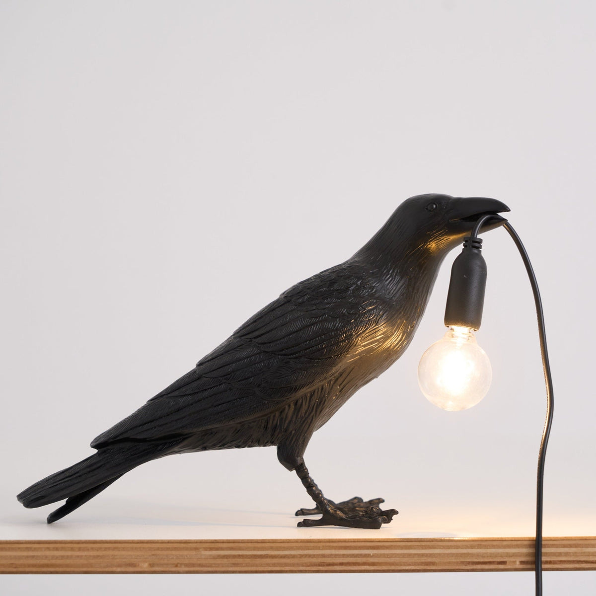 Evon fantasifull bordslampa i harts