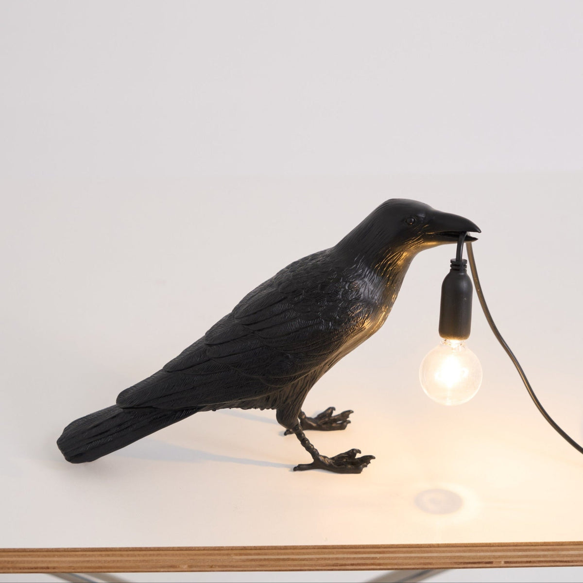 Evon fantasifull bordslampa i harts