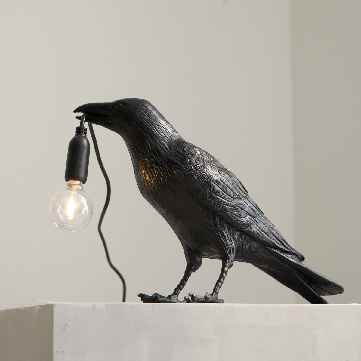 Evon fantasifull bordslampa i harts
