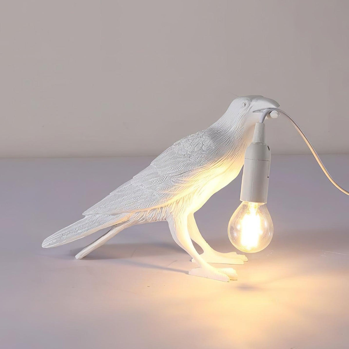 Evon fantasifull bordslampa i harts