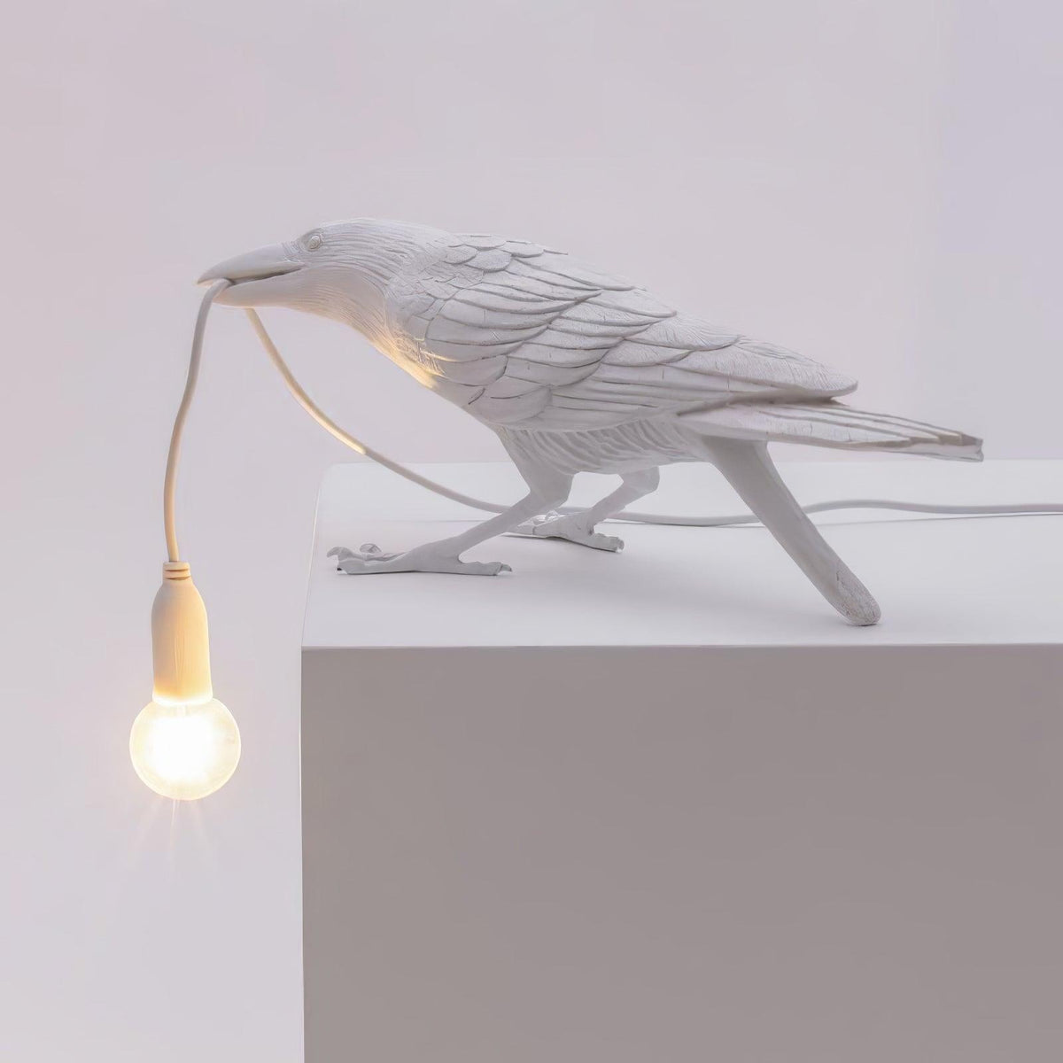 Evon fantasifull bordslampa i harts