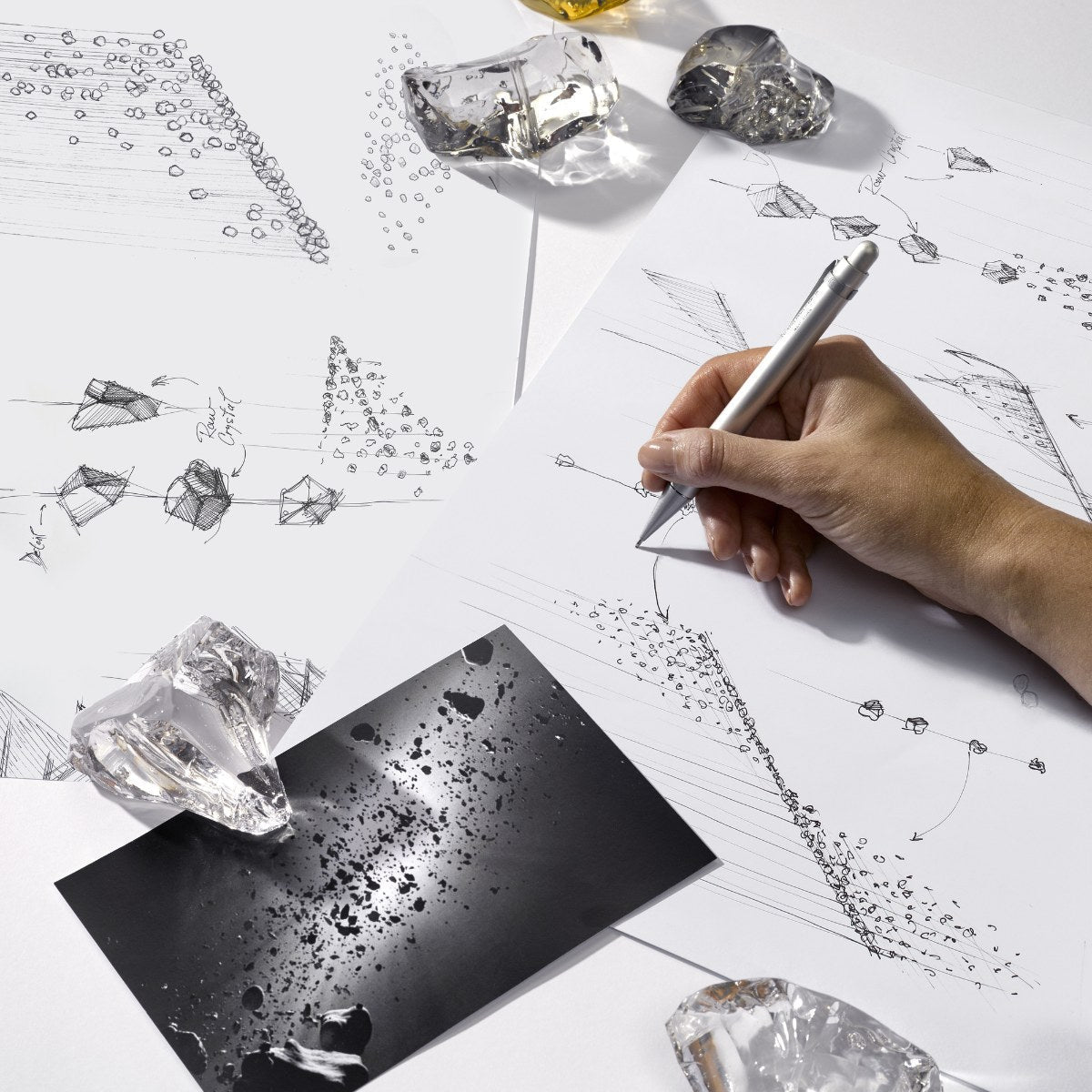 Candeeiro de teto OreStone Grand em cristal de quartzo personalizável