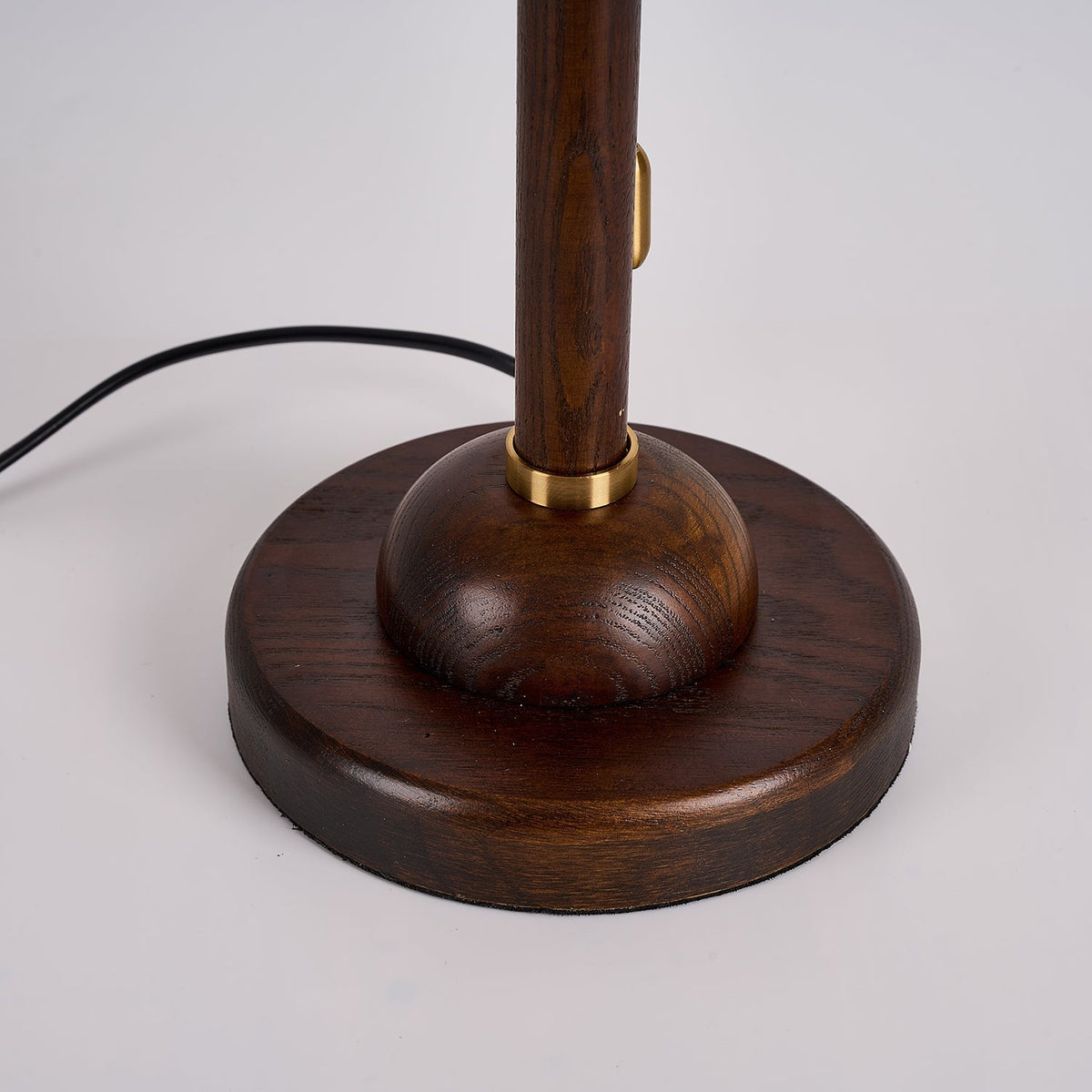 Holden vintage bordlampe i træ
