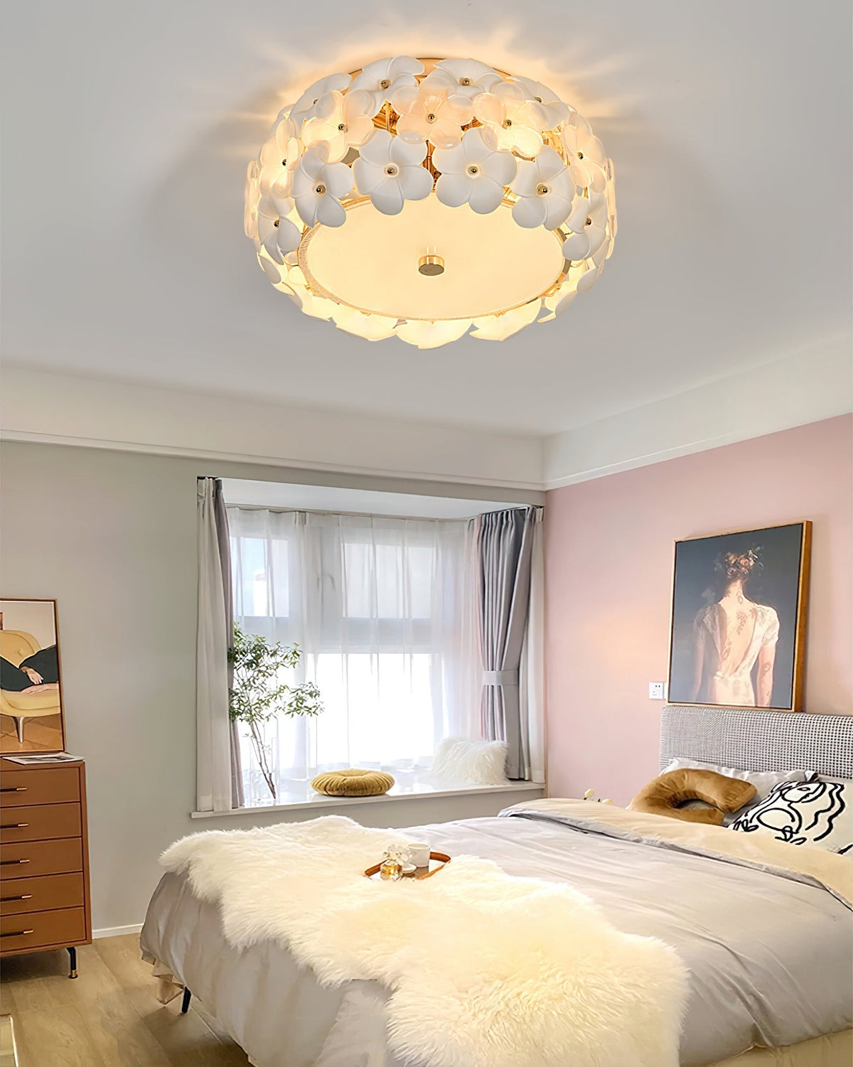 Candeeiro de teto Regina com flores artísticas em vidro e cerâmica