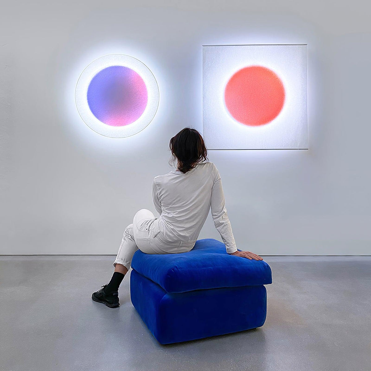 Kirixa Art Relax -pistokeliitäntäinen seinävalaisin