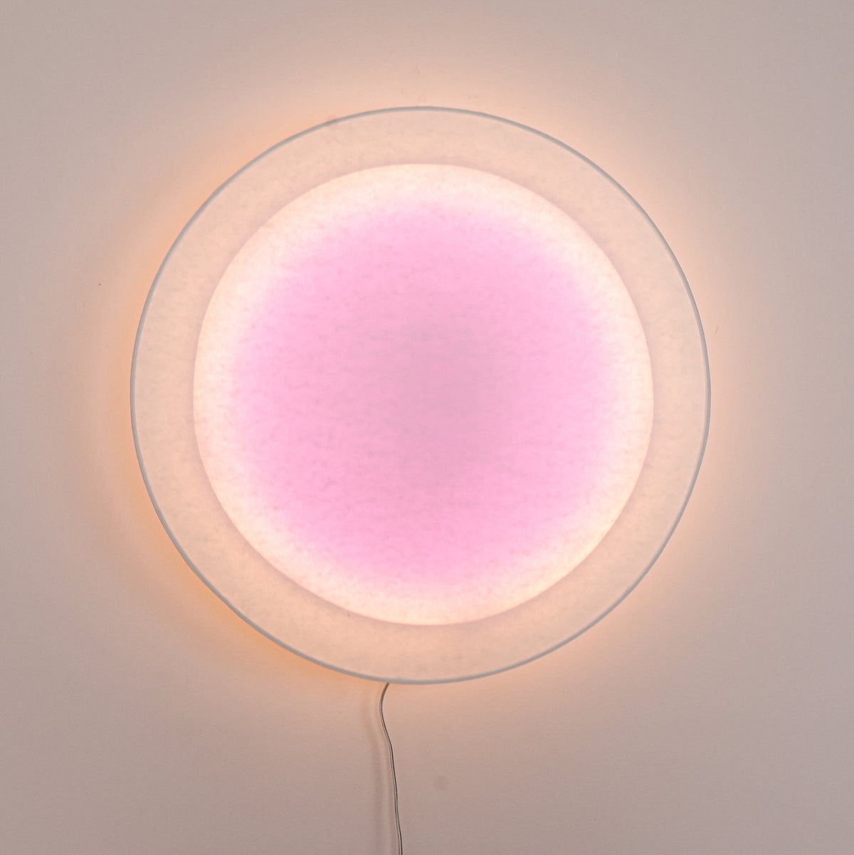 Calirira Solen vägglampa med stickkontakt
