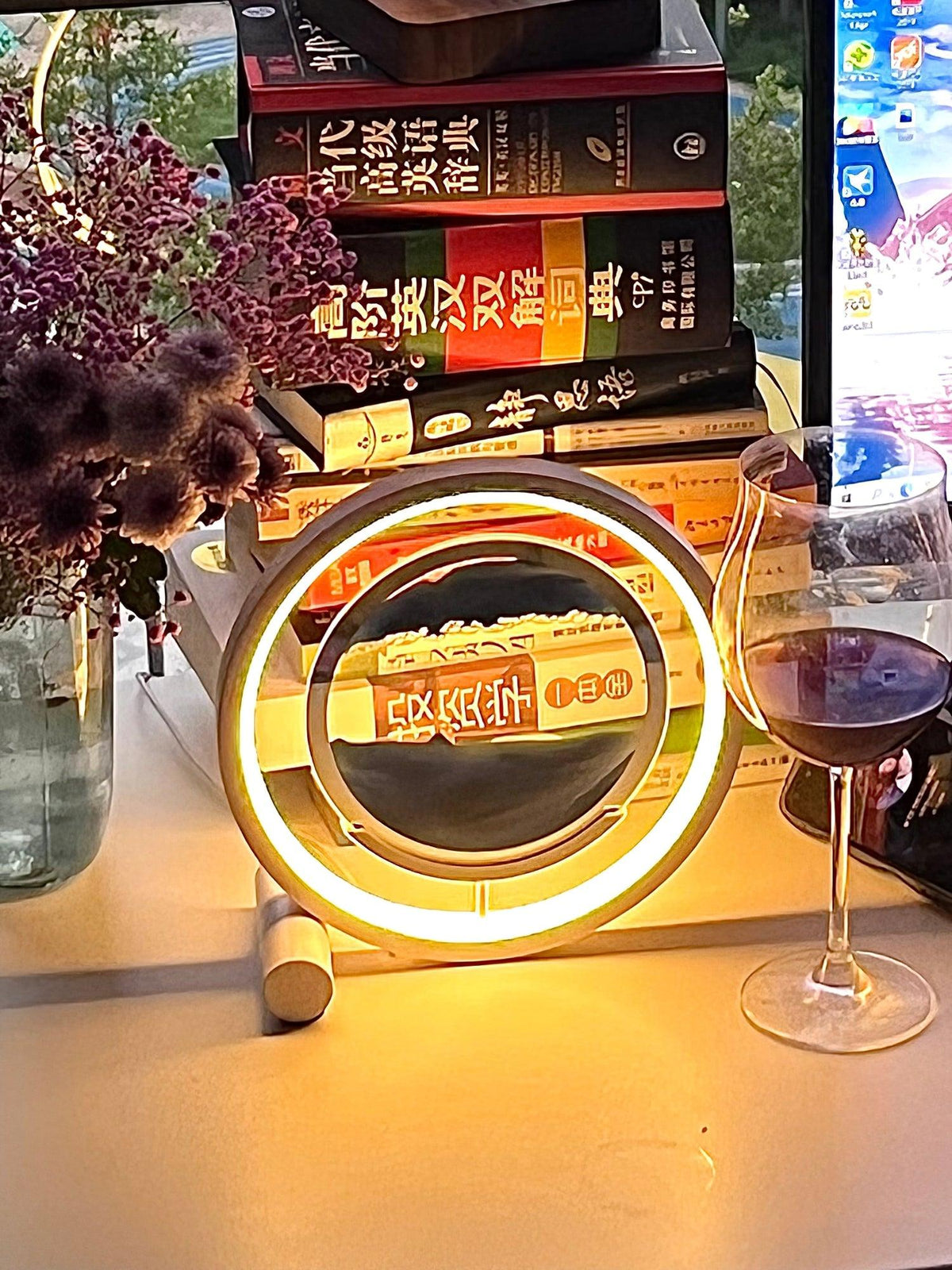 Ciririra abstrakt bordlampe