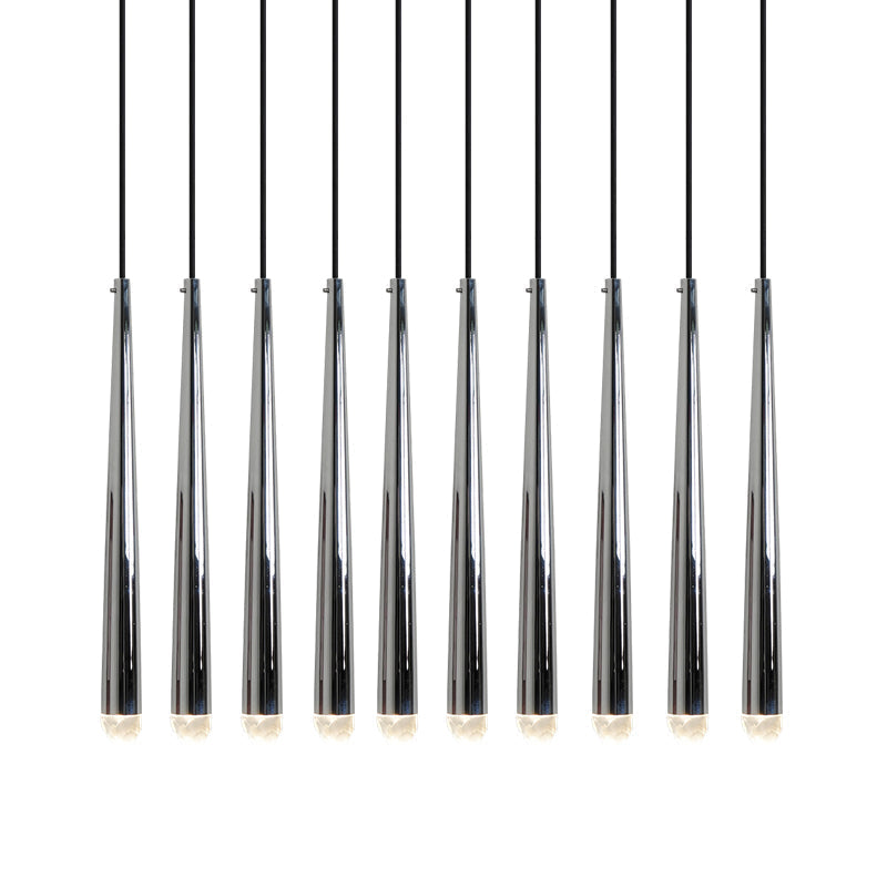 Lysekrone med poleret messing og krystalskærme, minimalistisk
