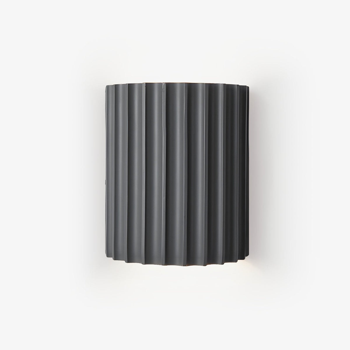 Ivvinen nordisk kunstnerisk ribbet væglampe i resin